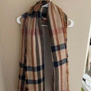 BRAND NEW Burberry Iconic Check Scarf